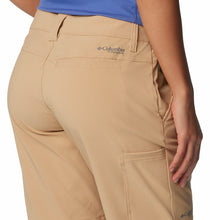 Load image into Gallery viewer, Columbia Women&#39;s Back Beauty™ Softshell Hiking Shorts (Canoe)
