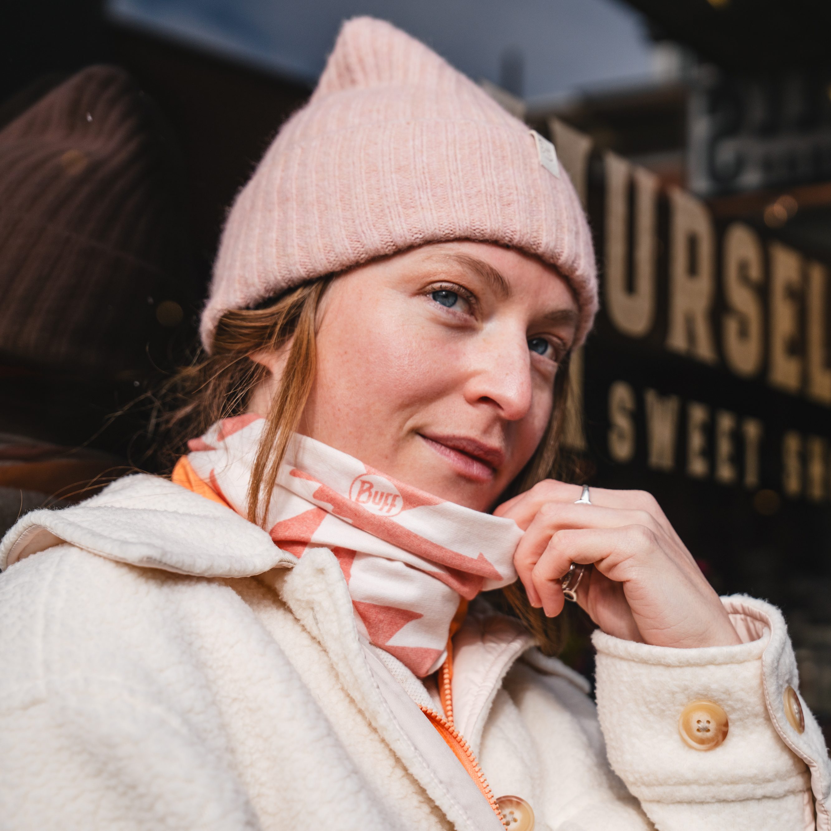 Woman wearing Buff Original Ecostretch Skar Cloud 136829.003