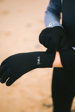 Load image into Gallery viewer, C-Skins Junior Unisex Legend GBS Neoprene Thermal Swim/Watersports Gloves (Black)(3mm)