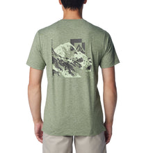 Load image into Gallery viewer, Columbia Men&#39;s Kwick Hike Back Graphic Short Sleeve Technical Tee (Canteen Heather/Mountain Air)
