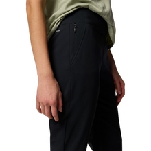 Load image into Gallery viewer, Columbia Women's All Seasons UPF50 Capri Trousers (Black)