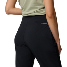 Load image into Gallery viewer, Columbia Women's All Seasons UPF50 Capri Trousers (Black)