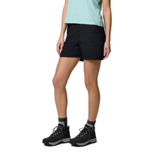 Load image into Gallery viewer, Columbia Women's Leslie Falls II Shorts (5in)(Black)