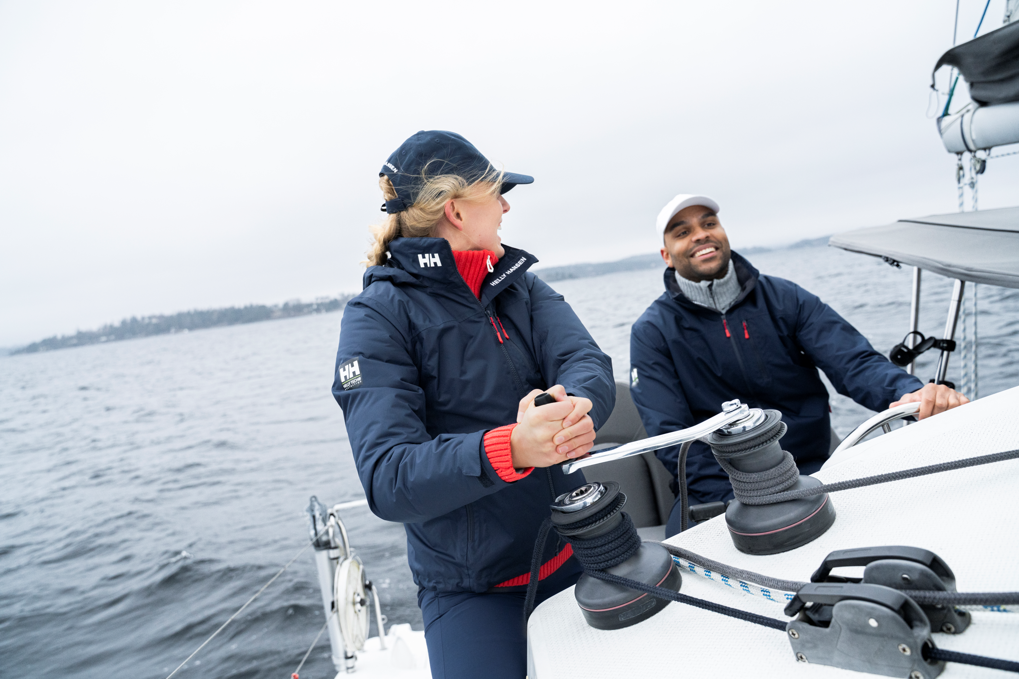 Helly Hansen Women's Crew Hooded Midlayer HT Waterproof Insulated Jacket 2.0 (Navy)