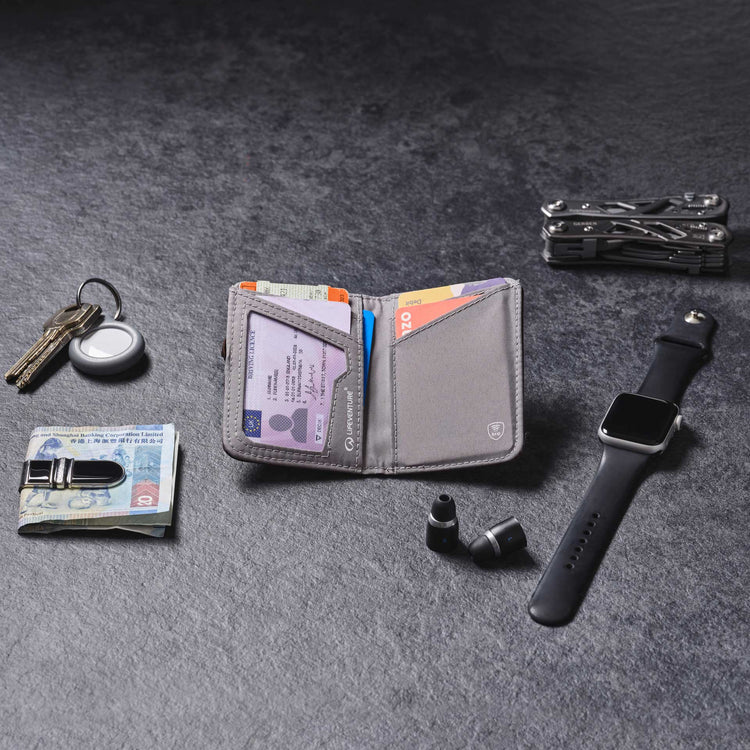 Lifeventure RFiD Recycled Card Wallet (Plum)