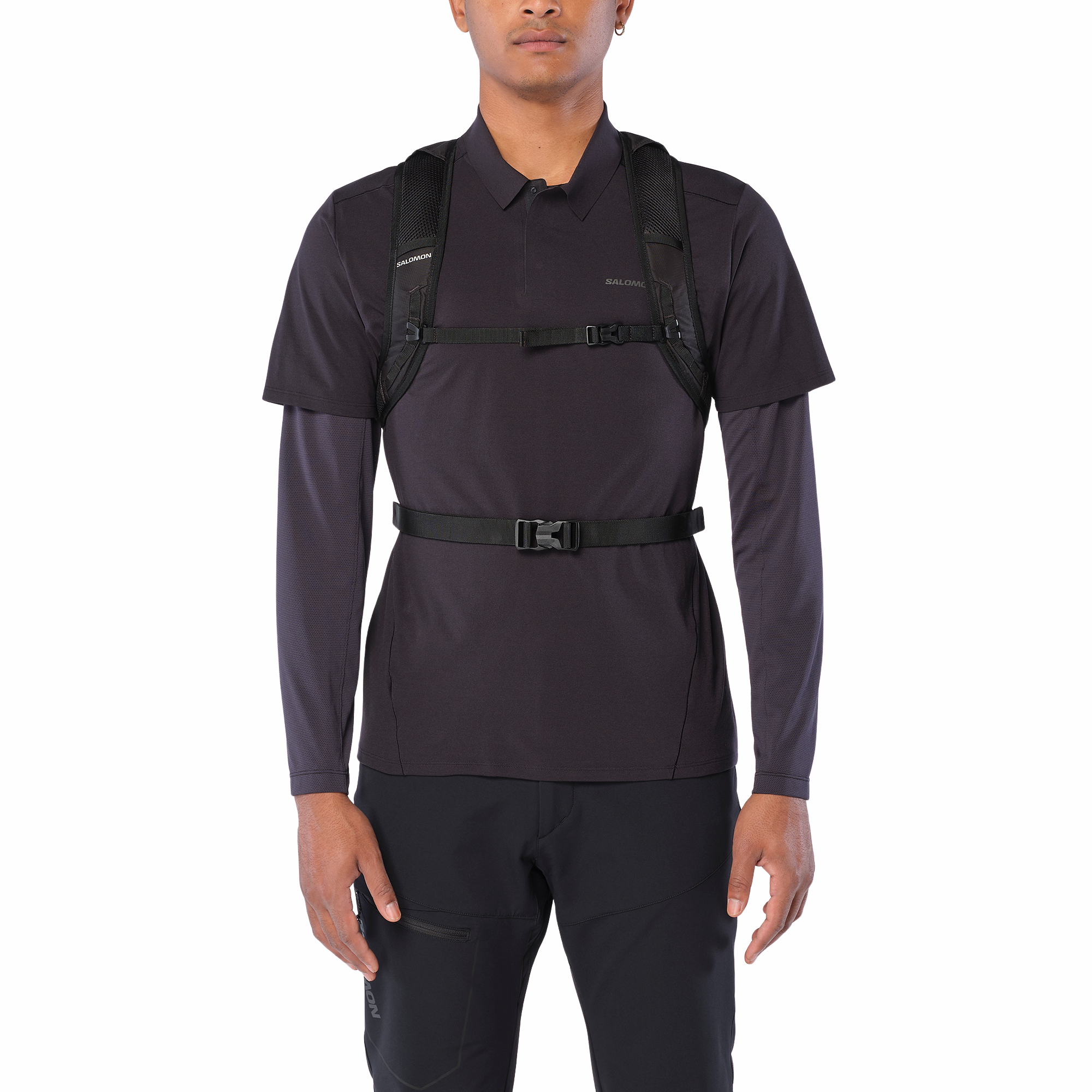 Man wearing Salomon Trailblazer 10L Daysack Black Alloy One Size LC2182900