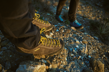 Load image into Gallery viewer, Scarpa Men's Mojito Trail Gore-Tex Trail Shoes (Titanium/Mustard)