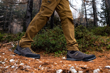 Load image into Gallery viewer, Scarpa Men's Mojito Trail Gore-Tex Trail Shoes (Titanium/Mustard)