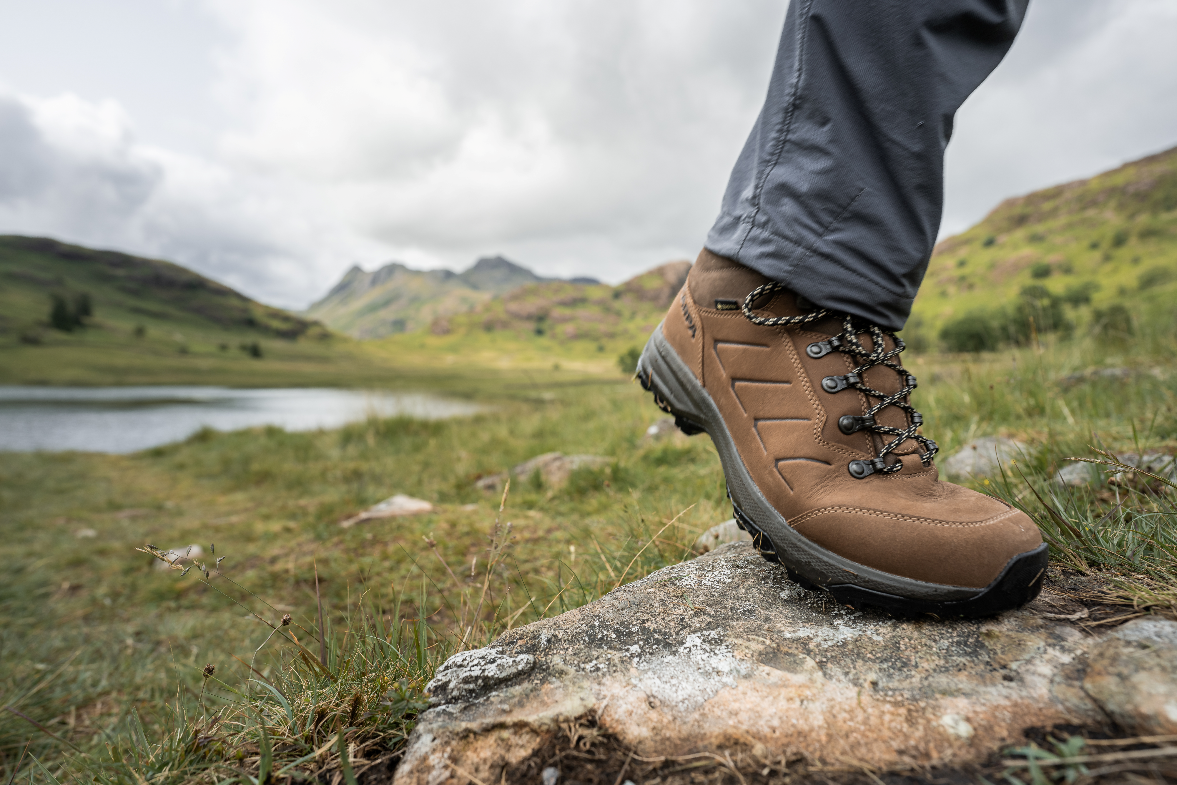 Scarpa Women's Cyrus 2 Gore-Tex Mid Trail Boots (Brown/Natural)