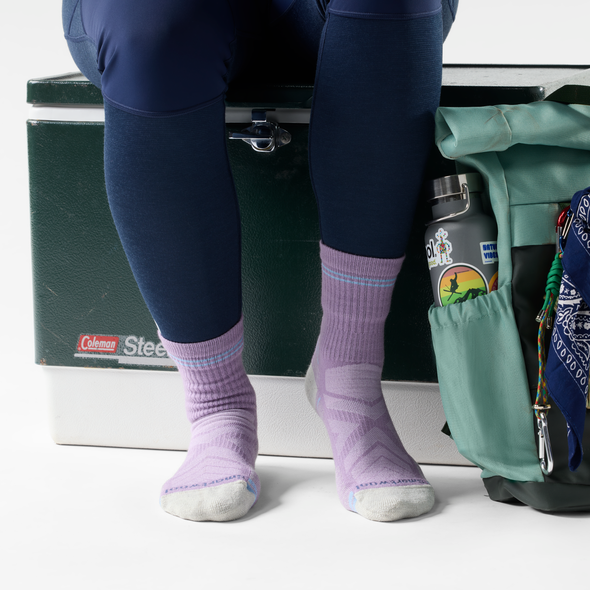 Smartwool Women's Hike Light Cushion Mid Crew Socks Purple Dawn R13 SW001572