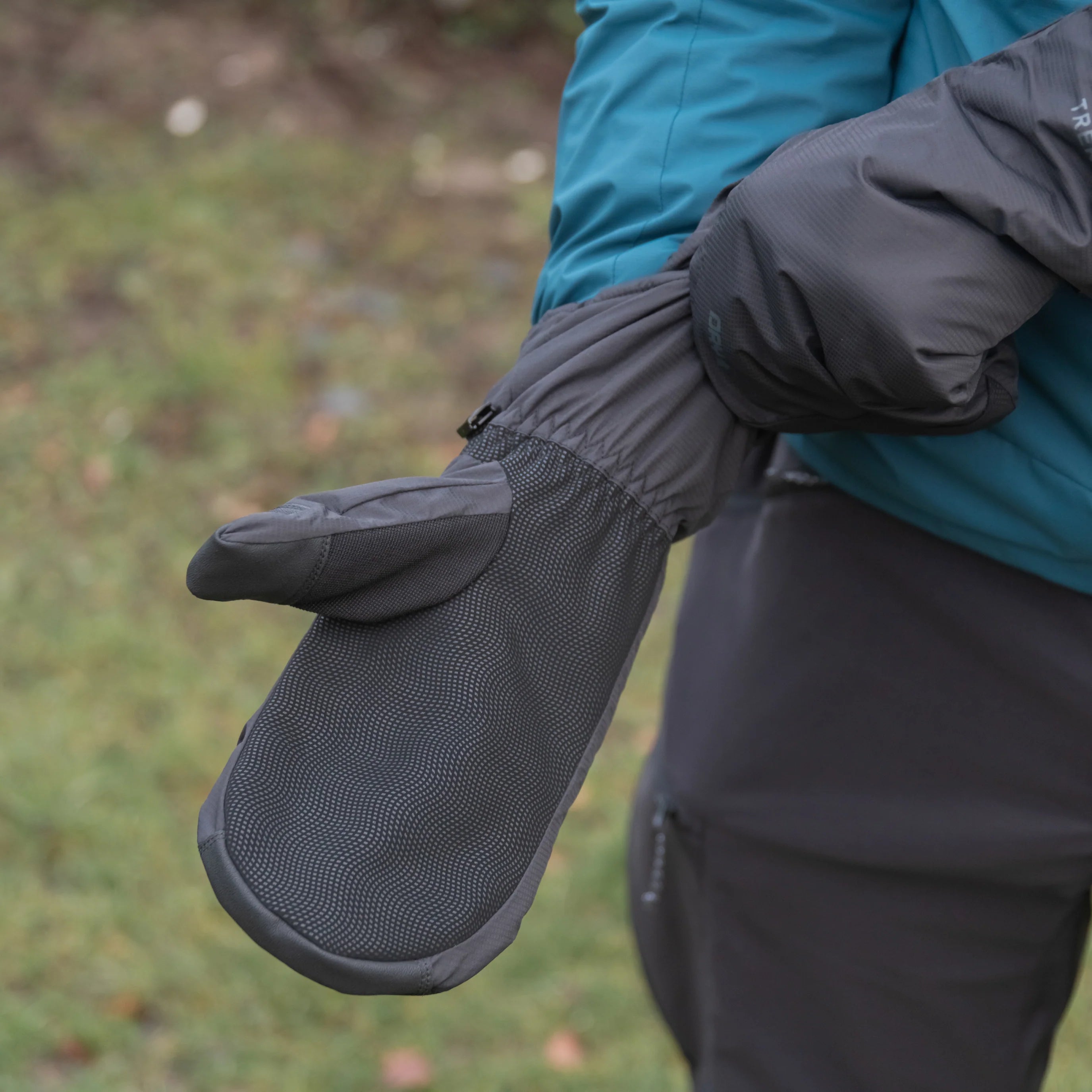 Trekmates Unisex Classic DRY Waterproof Insulated Mitt (Black)