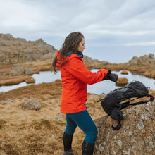 Load image into Gallery viewer, Trekmates Unisex Insulated Thaw Mittens (Black)