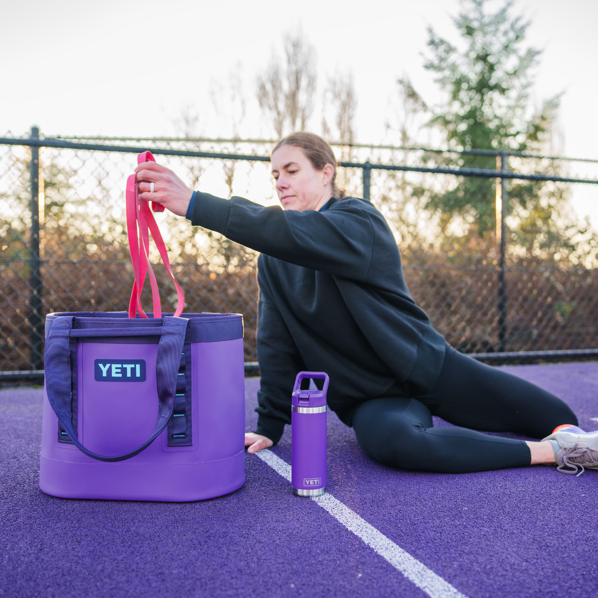 Yeti Rambler 26oz/769ml Insulated Bottle with Colour Straw Cap (Pace Purple)