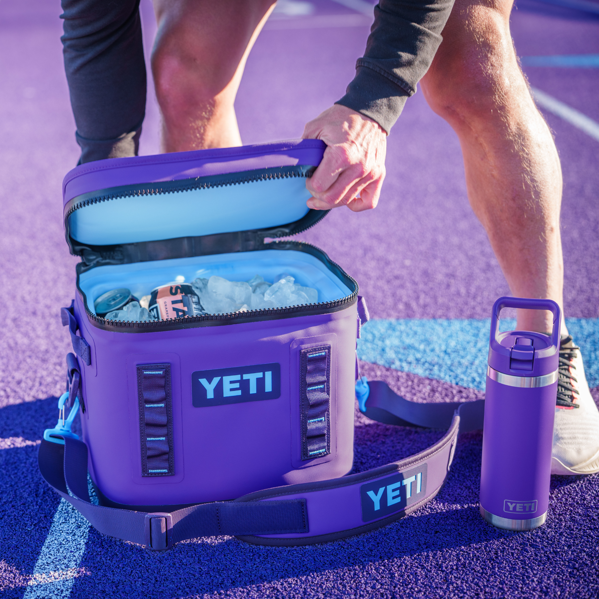 Yeti Rambler 26oz/769ml Insulated Bottle with Colour Straw Cap (Pace Purple)