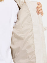 Load image into Gallery viewer, Didriksons Women&#39;s Tilde 4 Waterproof Rain Jacket (White Foam)
