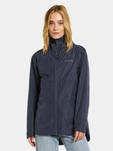 Load image into Gallery viewer, Didriksons Women&#39;s Tilde 4 Waterproof Rain Jacket (Dark Night Blue)
