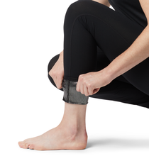 Load image into Gallery viewer, Columbia Women's Omni-Heat Midweight Stretch Baselayer Tights (Black)