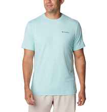 Load image into Gallery viewer, Columbia Men&#39;s Kwick Hike Back Graphic Short Sleeve Technical Tee (Spray Heather/Naturally Boundless)
