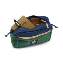 Load image into Gallery viewer, Columbia Trail Traveler Hip Pack (2L)(Rain Forest Corduroy/Collegiate Navy)
