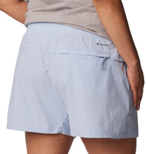 Load image into Gallery viewer, Columbia Women&#39;s Boundless Trek Active Shorts (Whisper)
