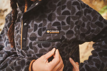 Load image into Gallery viewer, Columbia Women&#39;s Helvetia II Cropped Sherpa Half Snap Printed Fleece (Black Retroscape)
