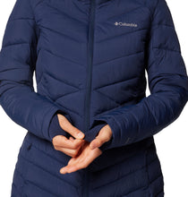 Load image into Gallery viewer, Columbia Women&#39;s Joy Peak II Mid Hooded Insulated Parka (Collegiate Navy)
