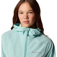 Load image into Gallery viewer, Columbia Women&#39;s Sweet As III Hooded Softshell Jacket (Spray)
