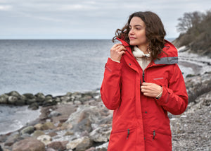 Didriksons Women's Ilma 8 Waterproof Rain Coat (Pomme Red)