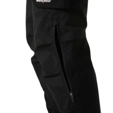 Load image into Gallery viewer, Helly Hansen Workwear Men&#39;s Oxford 4X Construction Trousers (Black)
