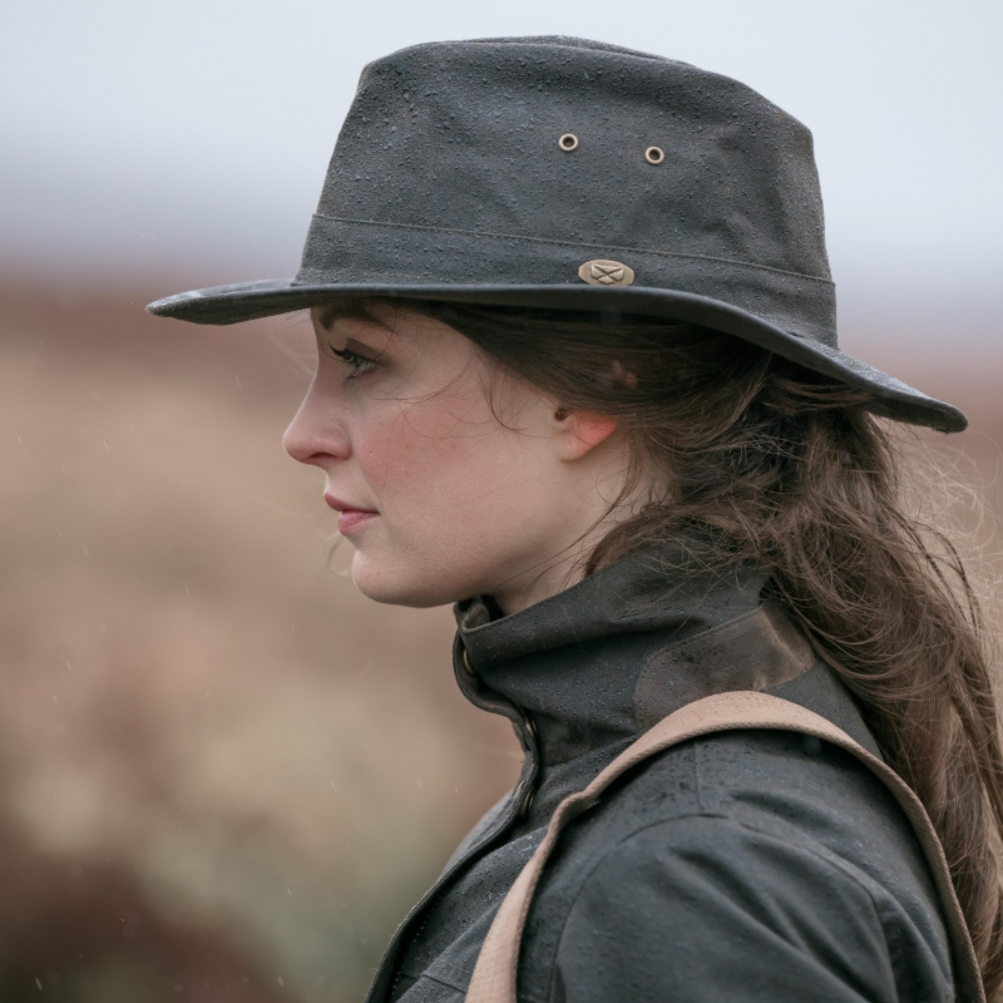 Hoggs of Fife Unisex Caledonia Waxed Brimmed Hat (Antique Olive)