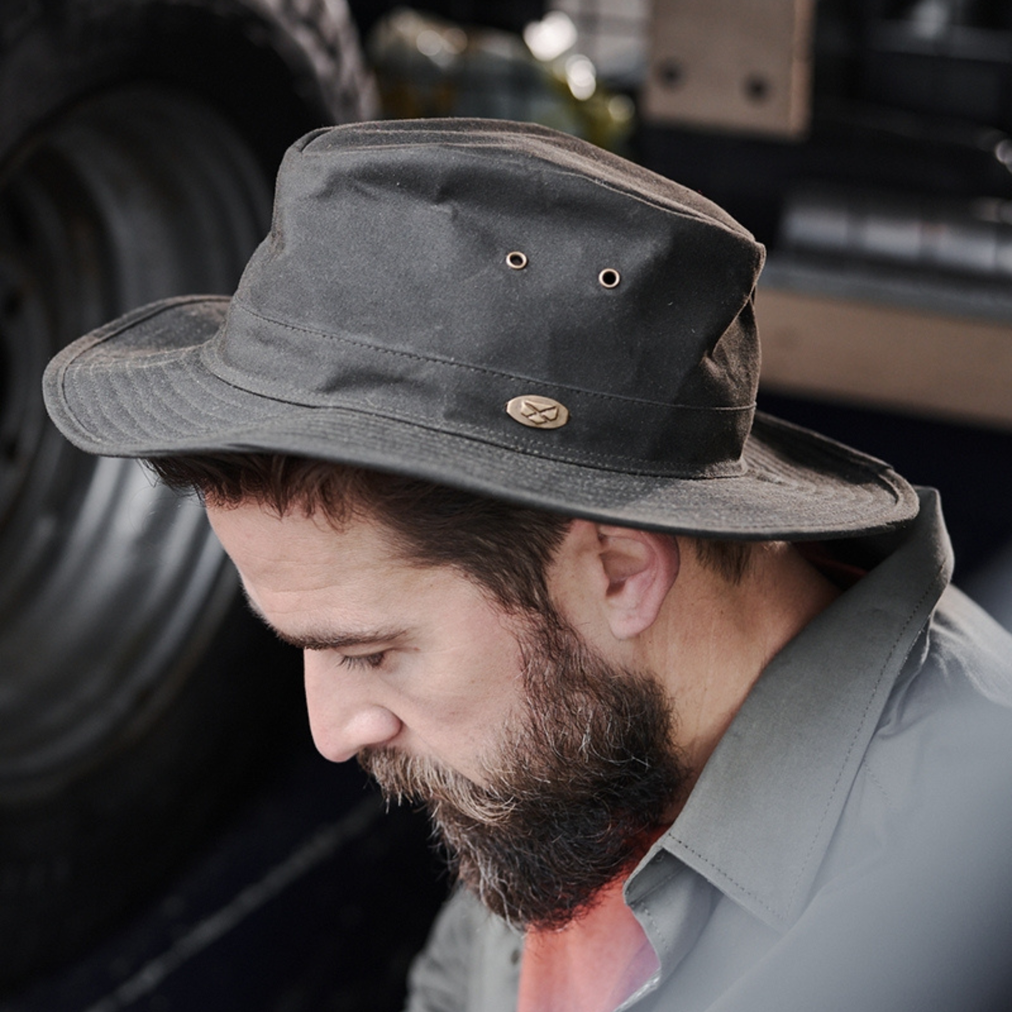 Hoggs of Fife Unisex Caledonia Waxed Brimmed Hat (Antique Olive)