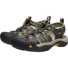Load image into Gallery viewer, Keen Men&#39;s Newport H2 Closed Toe Sandals (Raven/Aluminium)
