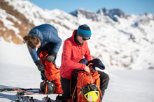 Load image into Gallery viewer, Mountain Equipment Women&#39;s Lumiko Hooded Full Zip Fleece (Hibiscus/Tibetan)
