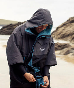 Robie Unisex Dry Series Recycled Long Sleeve Changing Robe (Black/Charcoal/Blue Atoll)