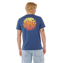 Load image into Gallery viewer, Rip Curl Men&#39;s Wettie Passage Icon Short Sleeve Tee (Light Navy)
