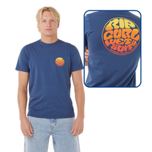 Load image into Gallery viewer, Rip Curl Men&#39;s Wettie Passage Icon Short Sleeve Tee (Light Navy)
