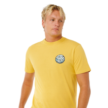 Load image into Gallery viewer, Rip Curl Men's Wettie Passage Icon Short Sleeve Tee (Ochre)
