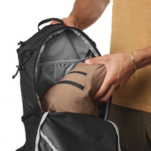 Load image into Gallery viewer, Salomon Trailblazer 30L Daysack (Black/Alloy)
