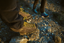 Load image into Gallery viewer, Scarpa Men&#39;s Mojito Trail Gore-Tex Trail Shoes (Titanium/Mustard)
