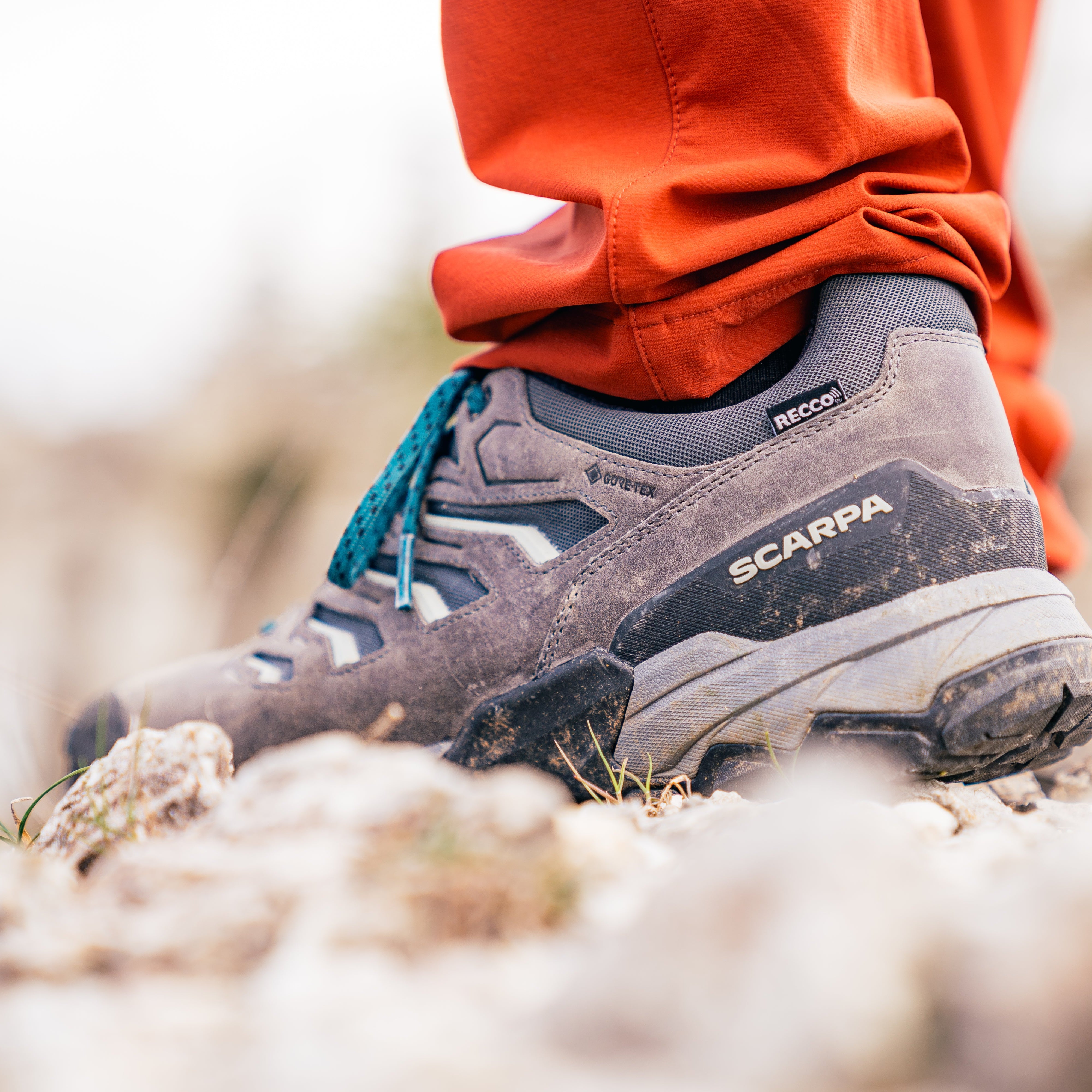 Person wearing Scarpa Men's Moraine Mid Gore-Tex Hillwalking Boots Anthracite 63056-201 walking in gravel
