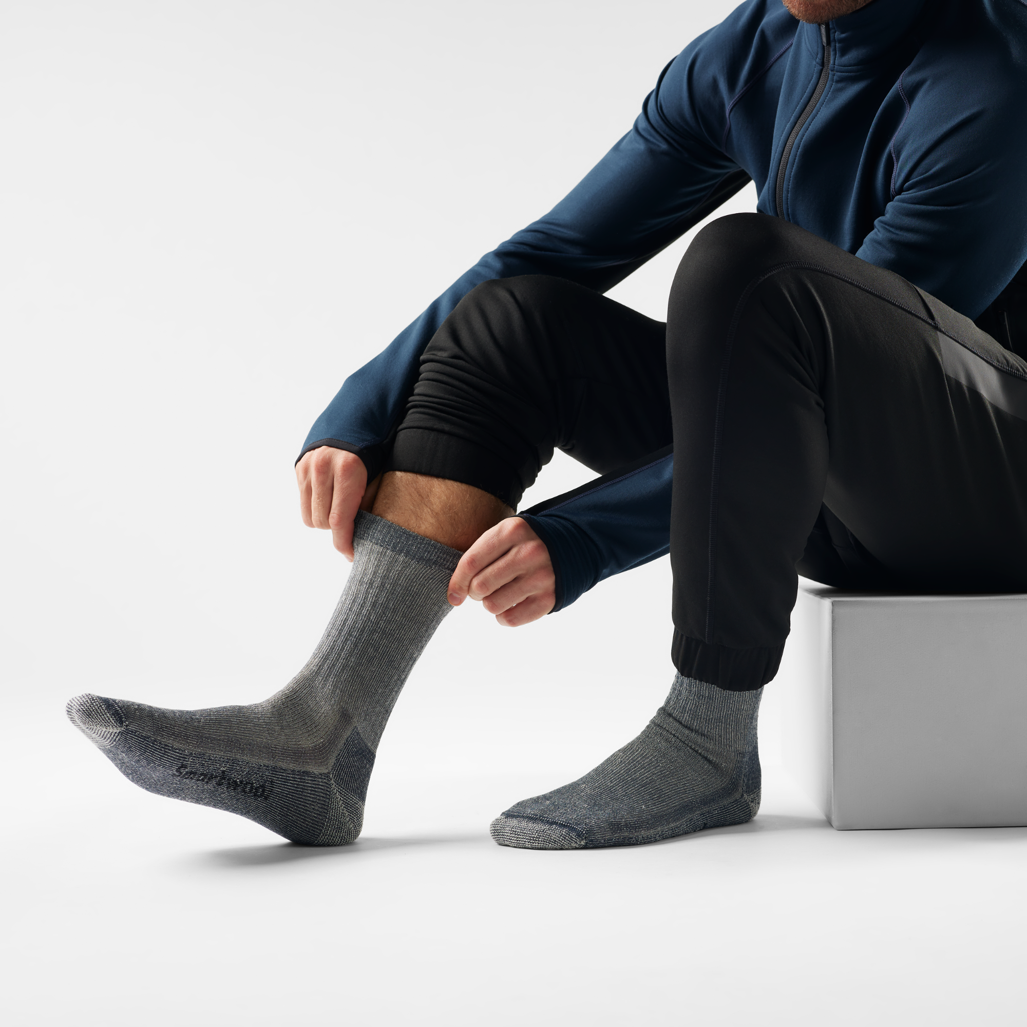 Smartwool Men's Hike Classic Edition Full Cushion Merino Blend Crew Socks Medium Grey 052 SW013000