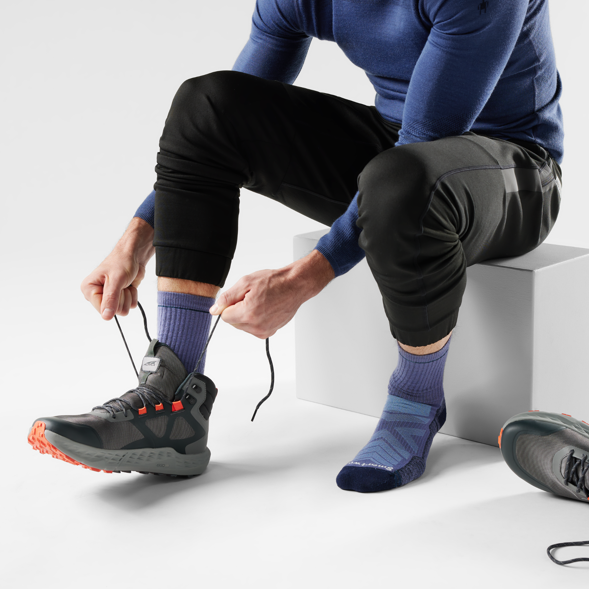 Smartwool Men's Performance Hike Light Cushion Merino Blend Crew Socks (Nightfall Blue)
