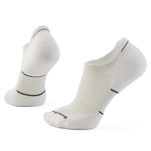 Load image into Gallery viewer, Smartwool Men's Targeted Cushion Merino Blend Low Ankle Run Socks (Black/White)
