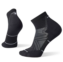Load image into Gallery viewer, Smartwool Men&#39;s Targeted Cushion Run Merino Blend Ankle Socks (Black)
