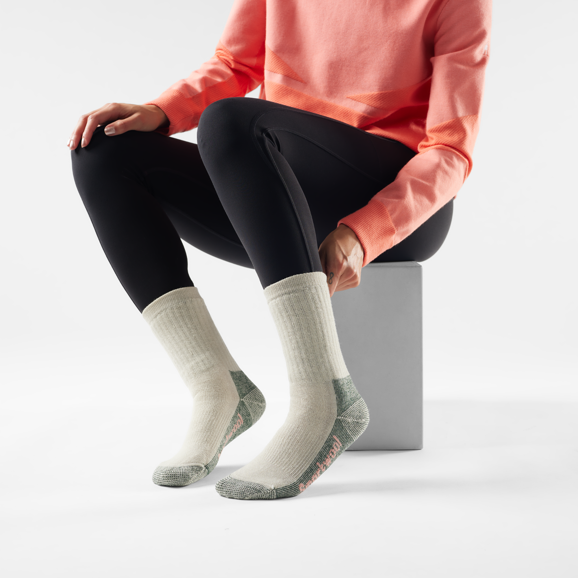 Smartwool Women's Hike Classic Edition Full Cushion Crew Socks Ash 069 SW010294
