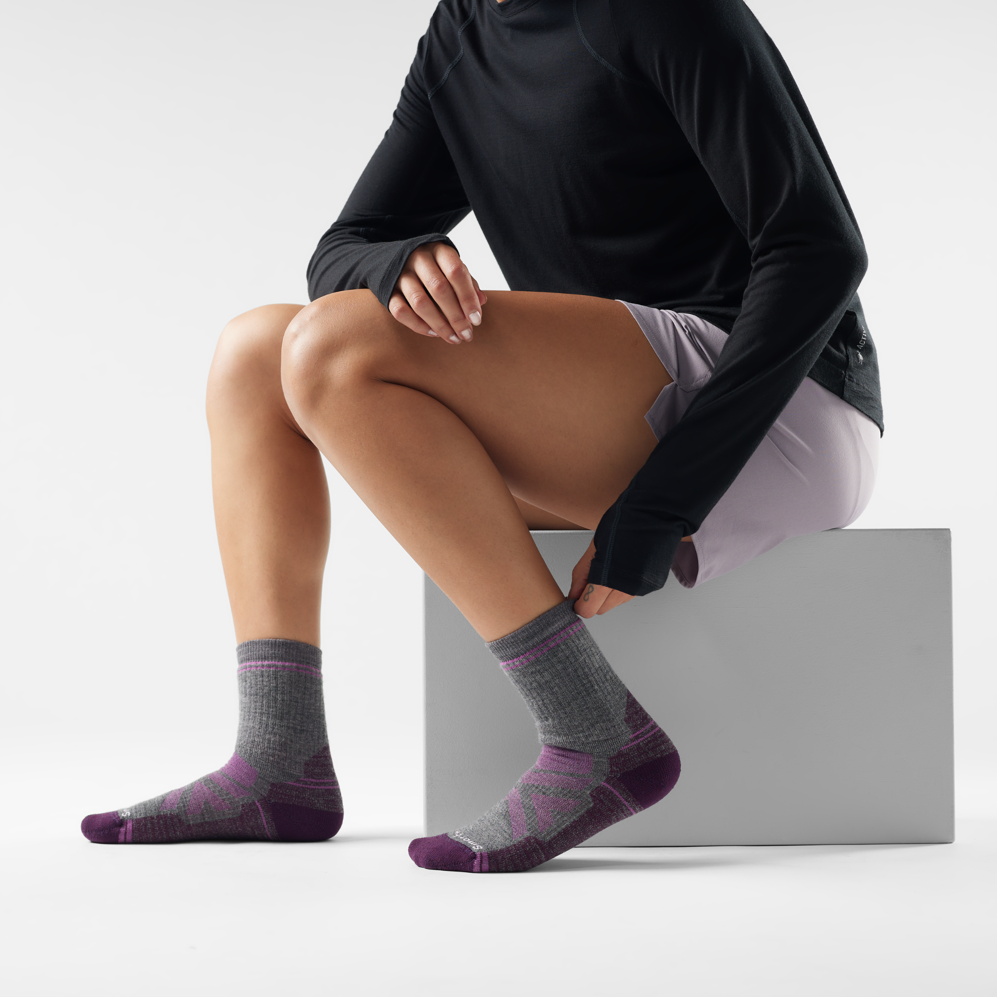 Smartwool Women's Performance Hike Full Cushion Crew Socks Medium Grey 052 SW001574