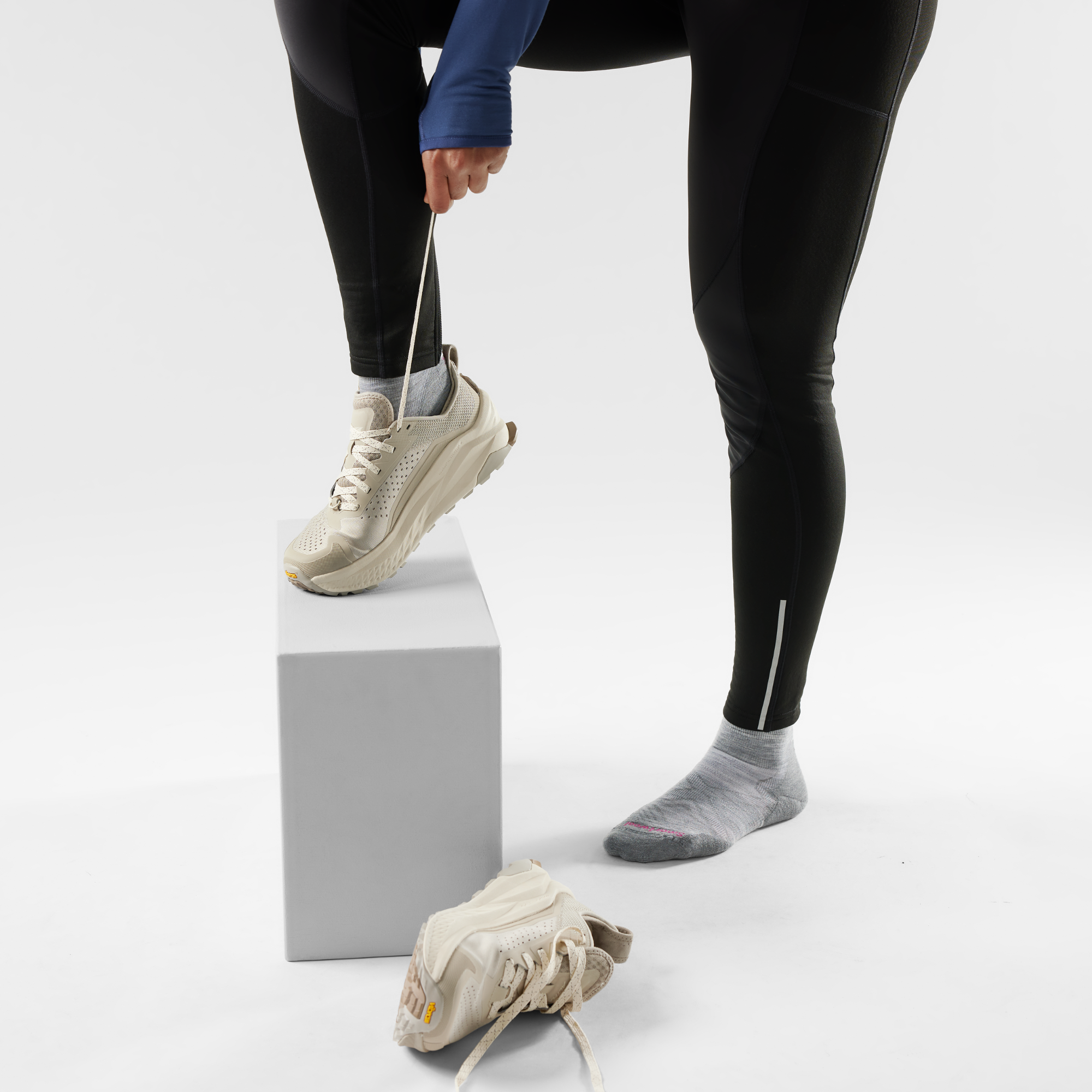 Smartwool Women's Targeted Cushion Merino Blend Ankle Run Socks (Light Grey/White)