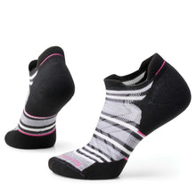 Load image into Gallery viewer, Smartwool Women&#39;s Targeted Cushion Stripe Merino Blend Low Ankle Run Socks (Black)
