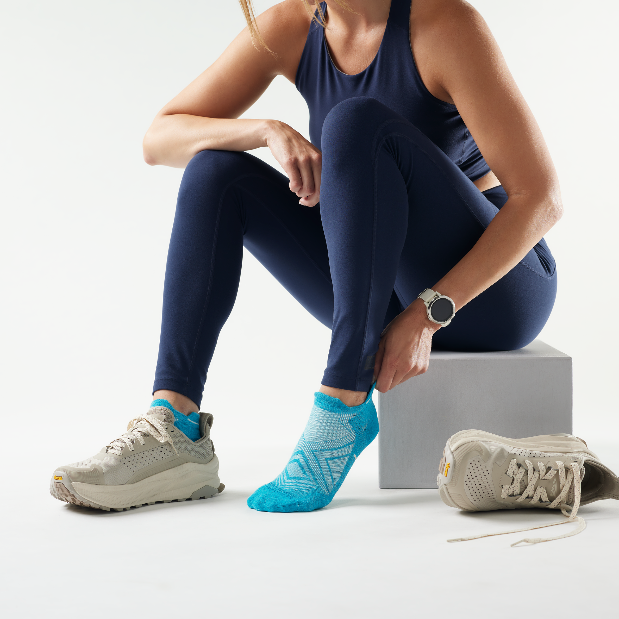 Smartwool Women's Zero Cushion Merino Blend Low Ankle Run Socks (White/Capri)
