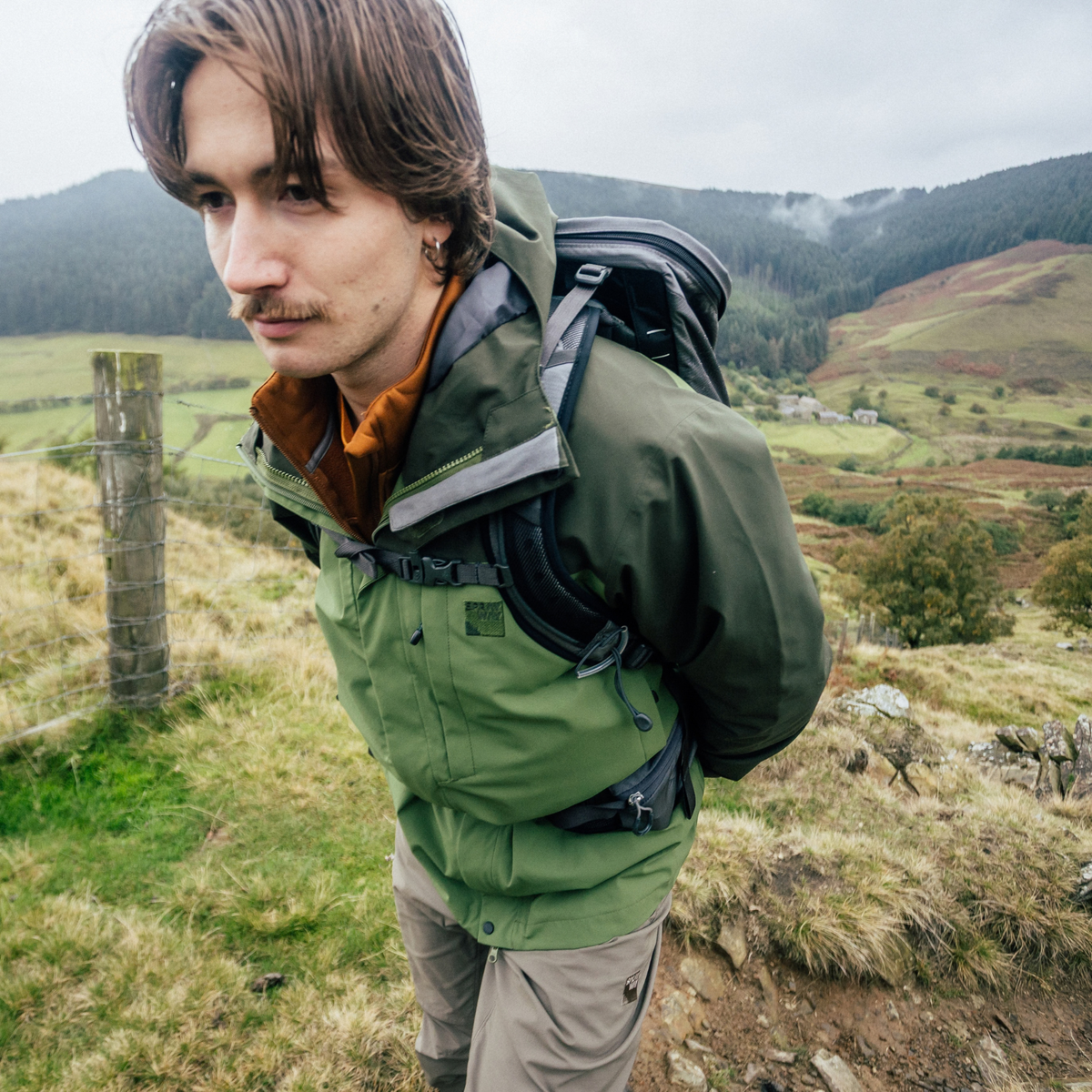 Man wearing Sprayway Men's Santiago InterActive Waterproof Jacket SP-01753 Cypress Forest SP-008867 hiking in the mountains